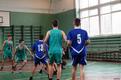 Турнир по баскетболу среди спортсменов школьного возраста