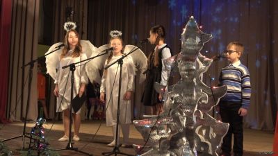 В Новоазовском культурно – досуговом центре прошло театрализованное представление ко Дню Святого Николая.