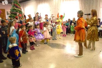 Новогодний городской утренник «Веселые забавы у Новогодней Елочки»