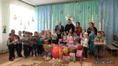 Глава Куйбышевского района г. Самара А.С. Моргун вручил подарки подопечным дошкольных учреждений