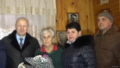 Глава района поздравил долгожителя села Хомутово