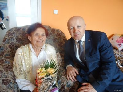 Глава Новоазовского района Олег Моргун поздравил с 85 летним юбилеем жительницу с.Клинкино Курас А.С.