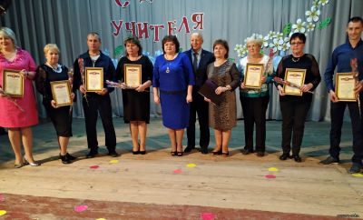 В Новоазовске поздравили педагогов с наступающим профессиональным праздником